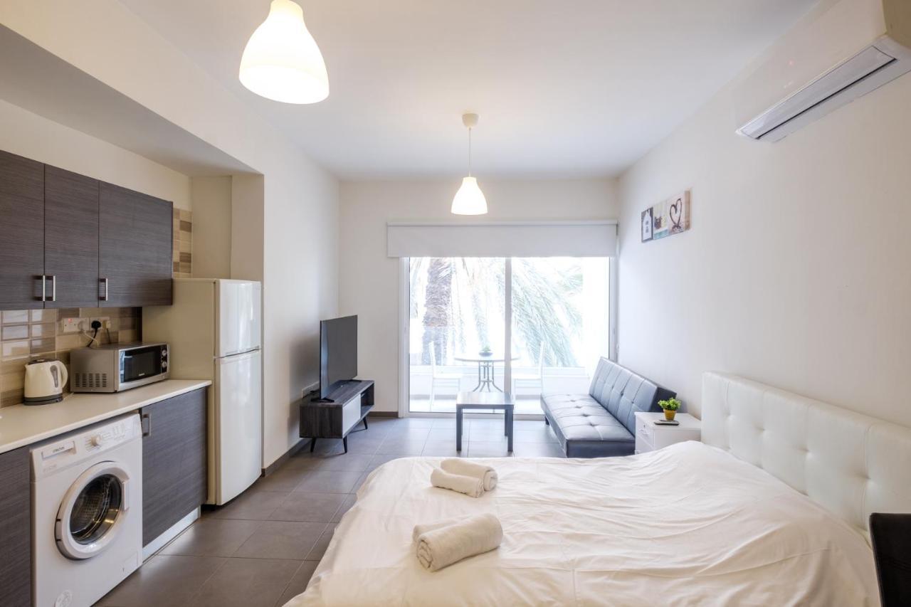 لارنكا Spacious Studio Downtown المظهر الخارجي الصورة