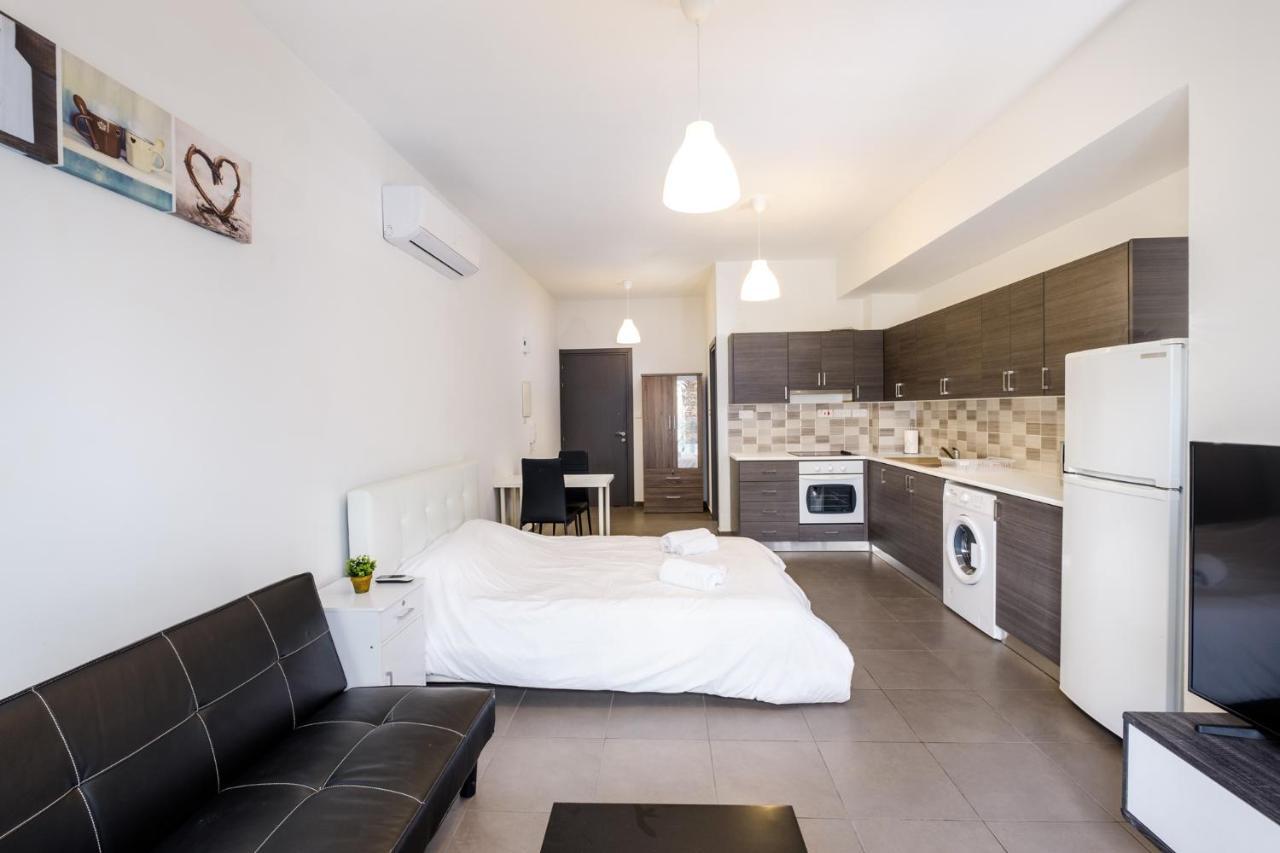 لارنكا Spacious Studio Downtown المظهر الخارجي الصورة