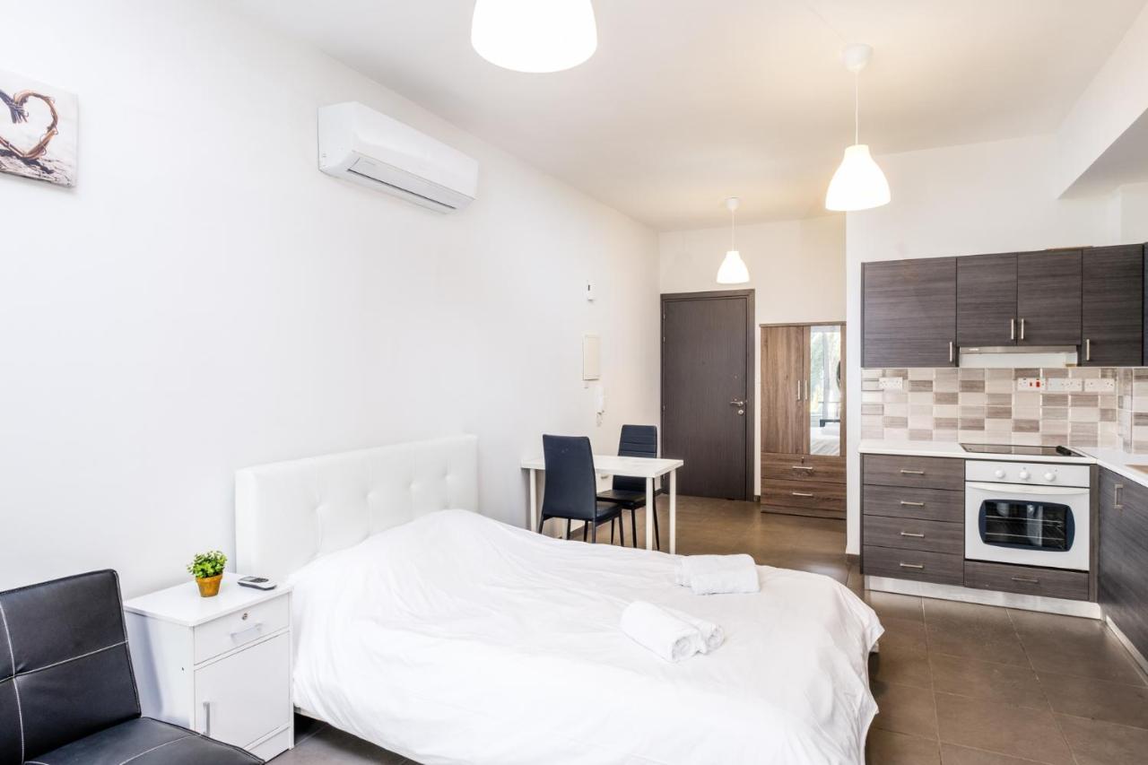 لارنكا Spacious Studio Downtown المظهر الخارجي الصورة